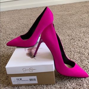 Jessica Simpson pumps